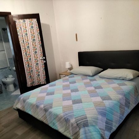 Affitti Brevi Ferrera Monolocale Ferrera 20 Minuti Da Rho Fiera E San Siro Apartment Bareggio Exterior photo